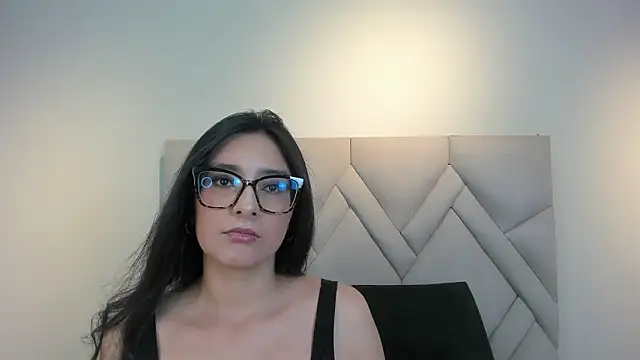 Isis Osman online show from 4, 3, 2026