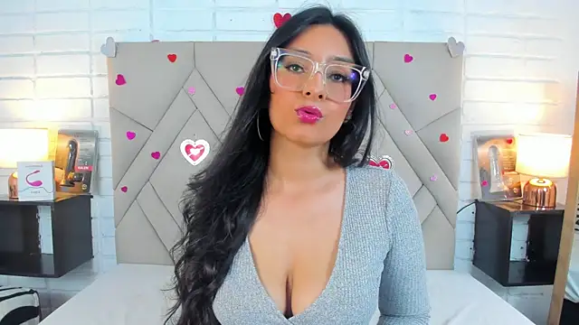 Isis Osman online show from 26, 2, 2025