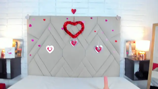 Isis Osman online show from 20, 2, 2025