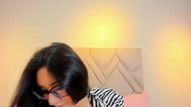 Isis Osman online show from 7, 3, 2026