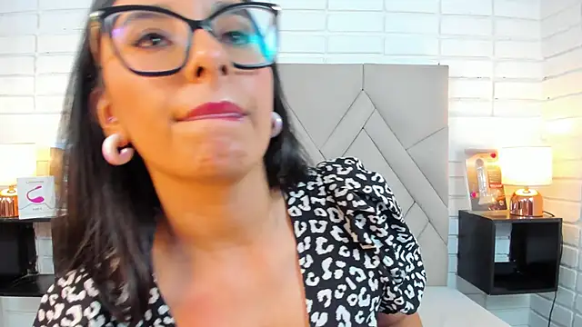 Isis Osman online show from 15, 3, 2025