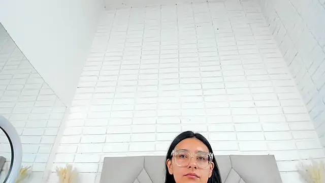 Isis Osman online show from 2, 10, 2025