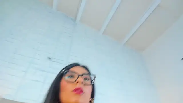 Isis Osman online show from 20, 2, 2025