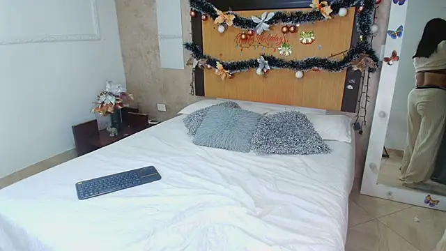 mialopez52 online show from 13, 12, 2025