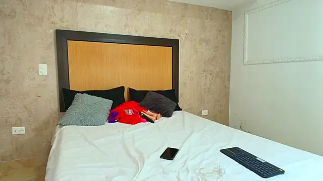 mialopez52 online show from 27, 2, 2025