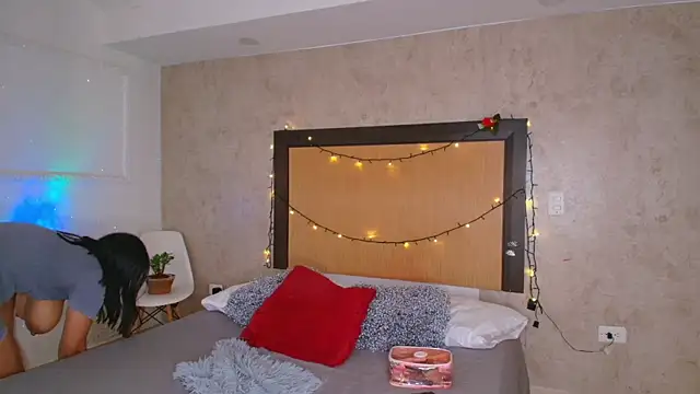 mialopez52 online show from 4, 11, 2025