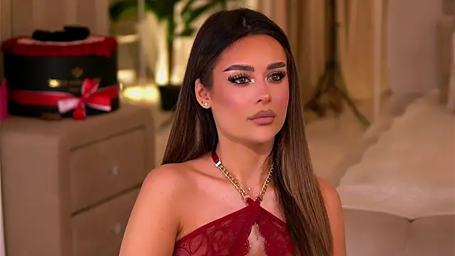 Snapshot of YasmineShaw chatting on 13, 1, 2026 YasmineShaw online show from 13, 1, 2026