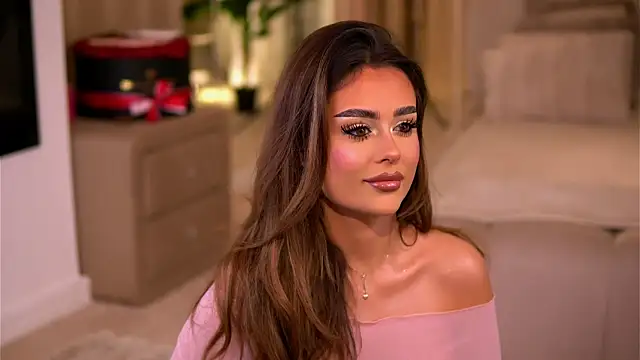 Snapshot of YasmineShaw chatting on 12, 1, 2026 YasmineShaw online show from 12, 1, 2026