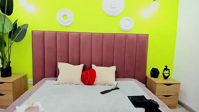 Linda Insatiable online show from 12, 4, 2026