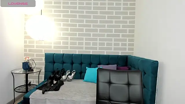 Linda Insatiable online show from 23, 11, 2025