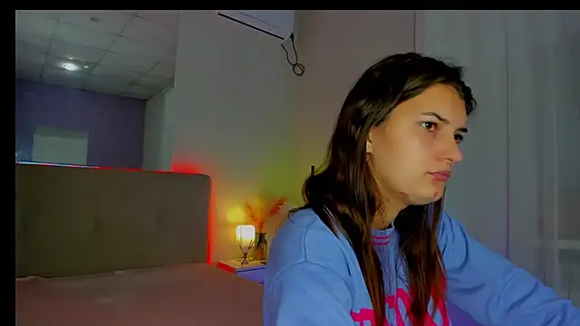 Laura Leee online show from 10, 10, 2025