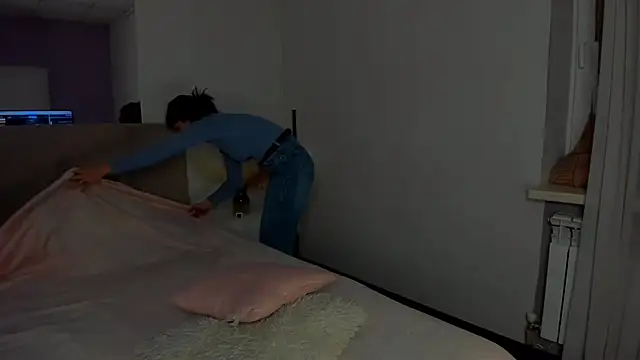 Laura Leee online show from 17, 3, 2025