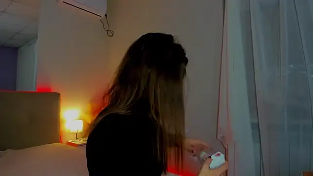 Laura Leee online show from 5, 10, 2025