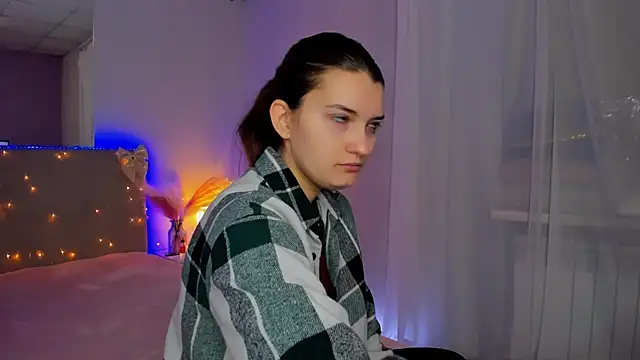 Laura Leee online show from 23, 3, 2026