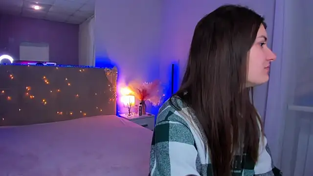 Laura Leee online show from 5, 3, 2026