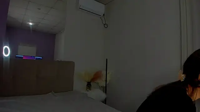 Laura Leee online show from 18, 3, 2025