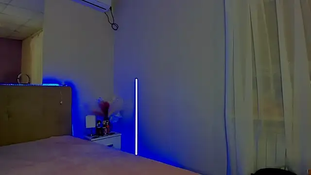 Laura Leee online show from 17, 11, 2025