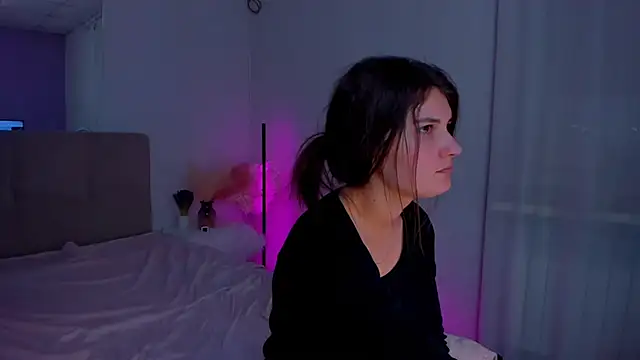 Laura Leee online show from 18, 3, 2025