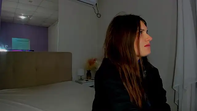 Laura Leee online show from 4, 10, 2025