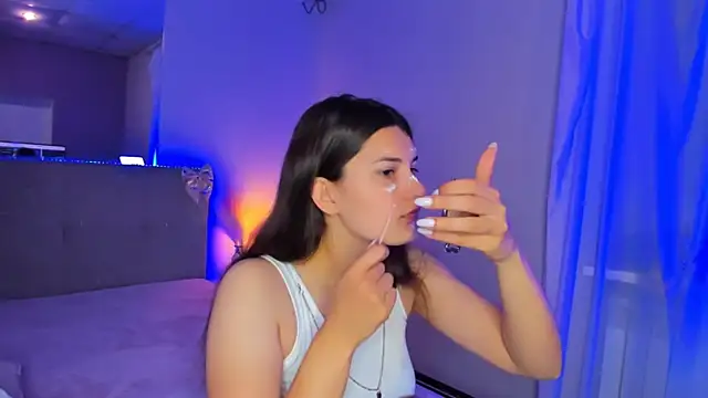 Laura Leee online show from 25, 5, 2026