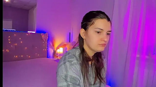 Laura Leee online show from 4, 4, 2026