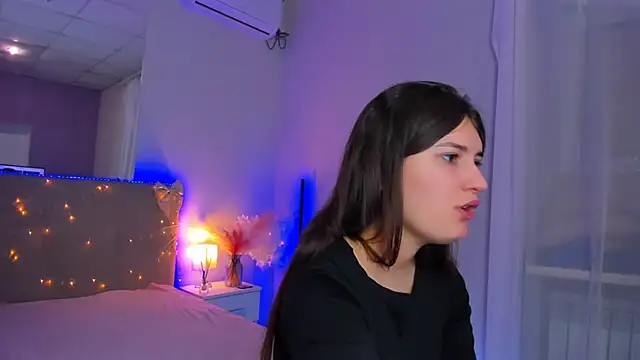 Laura Leee online show from 6, 3, 2026