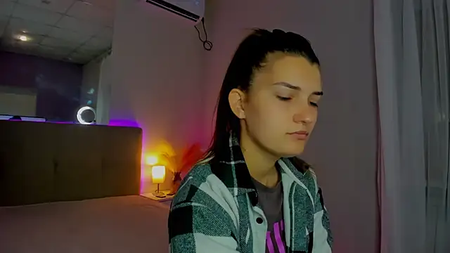 Laura Leee online show from 12, 9, 2025