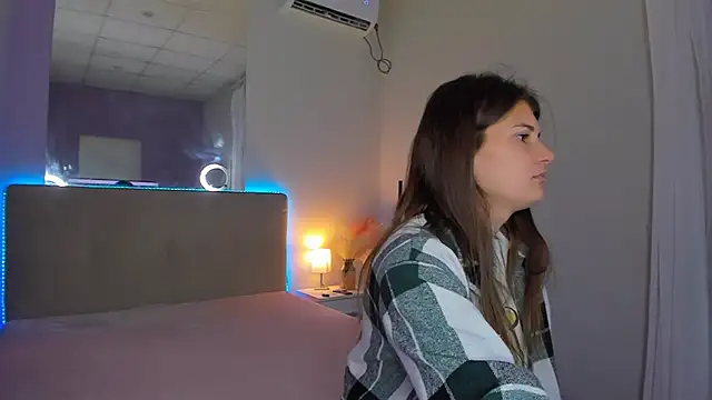 Laura Leee online show from 24, 9, 2025