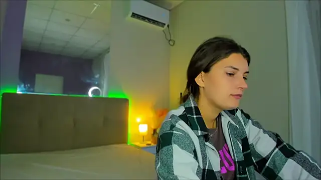 Laura Leee online show from 23, 9, 2025