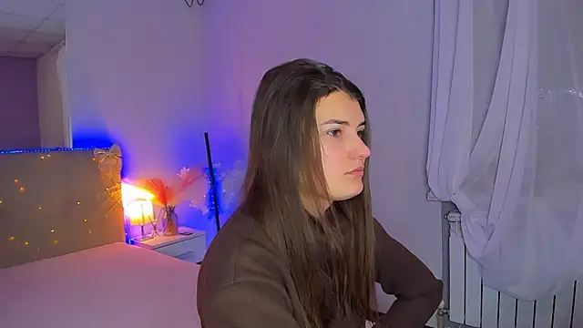 Snapshot of Laura_Leee chatting on 6, 2, 2026 Laura Leee online show from 6, 2, 2026