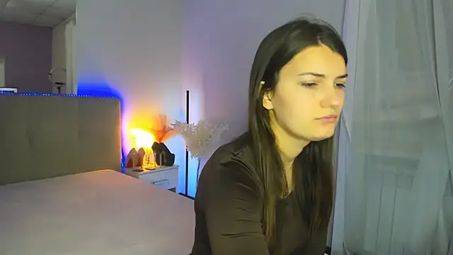 Laura Leee online show from 5, 12, 2025