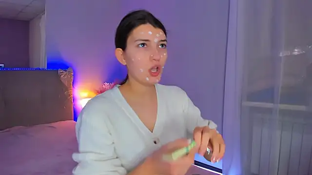 Snapshot of Laura_Leee chatting on 28, 2, 2026 Laura Leee online show from 28, 2, 2026