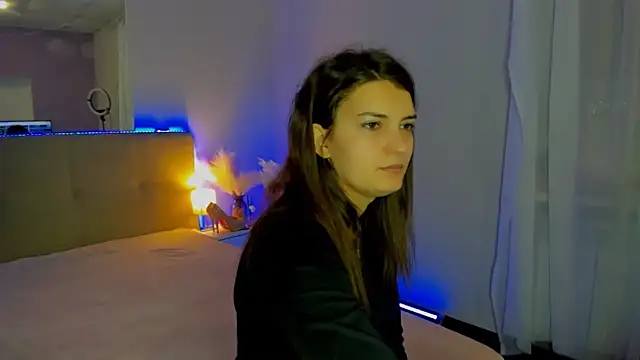 Laura Leee online show from 25, 11, 2025