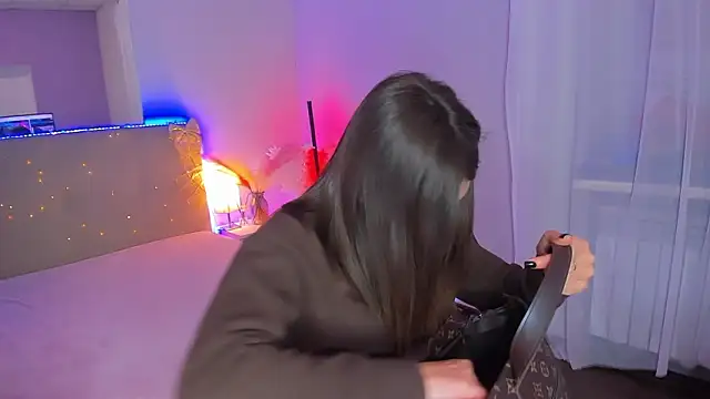 Snapshot of Laura_Leee chatting on 2, 2, 2026 Laura Leee online show from 2, 2, 2026