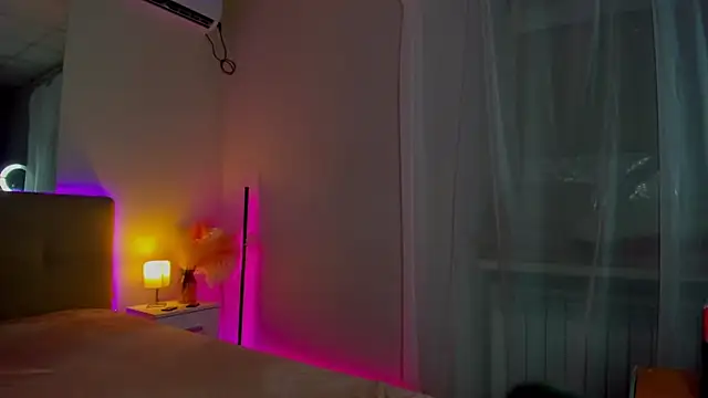 Laura Leee online show from 9, 9, 2025