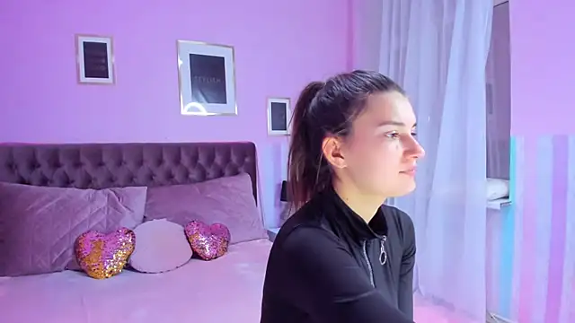 Laura Leee online show from 13, 3, 2025