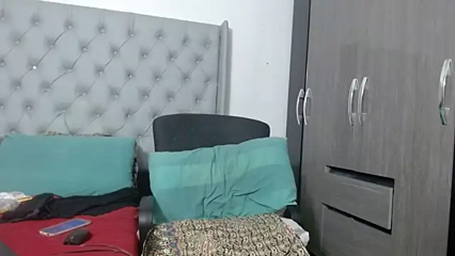 Bustyredx online show from 11, 11, 2025