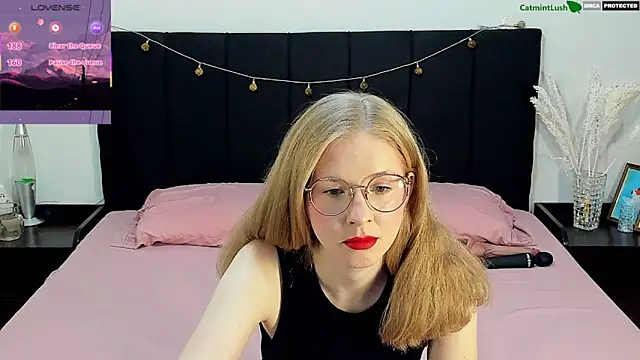 Snapshot of CatmintLush chatting on 17, 6, 2026 CatmintLush online show from 17, 6, 2026