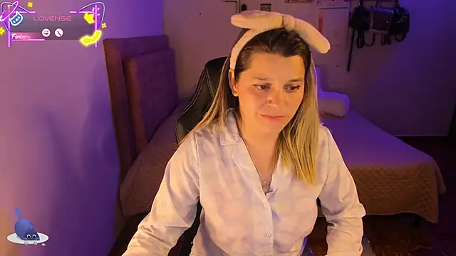 Sabrina Hall  online show from 20, 12, 2025