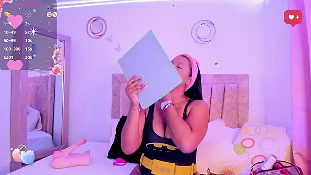 LaurinMonroe online show from 10, 2, 2025