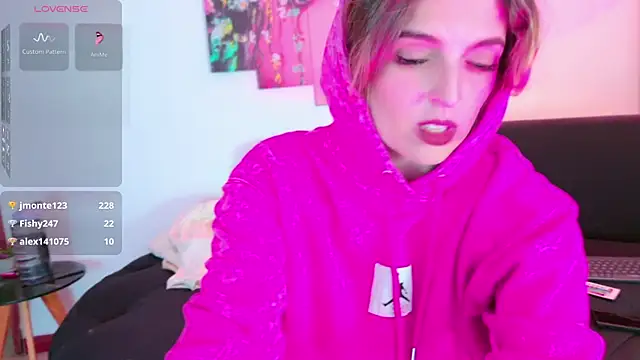 Lizzymontanaa online show from 4, 3, 2025