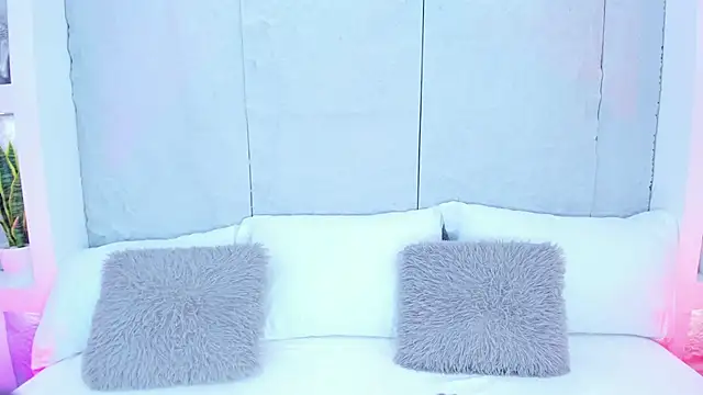 AvyMilton online show from 9, 10, 2025