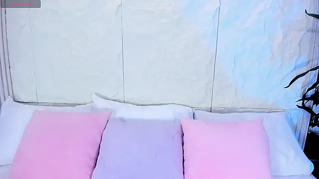 AvyMilton online show from 10, 11, 2025