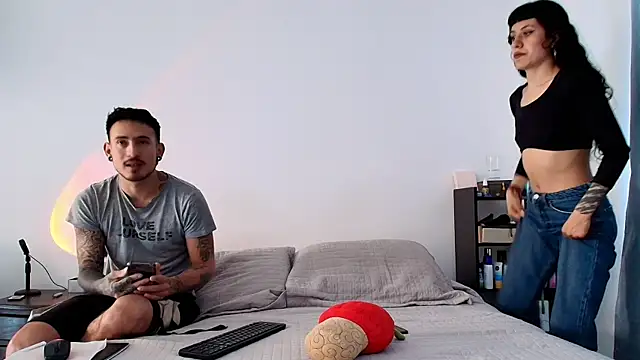 anika lowen02 online show from 14, 3, 2025