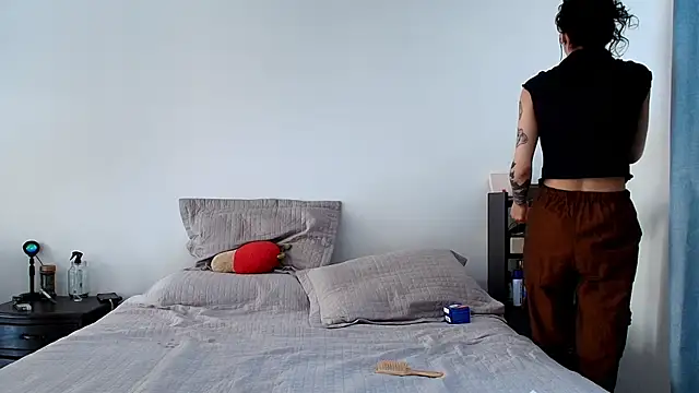 anika lowen02 online show from 18, 3, 2025