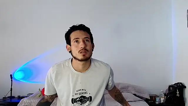 anika lowen02 online show from 24, 1, 2025