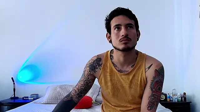 anika lowen02 online show from 15, 1, 2025