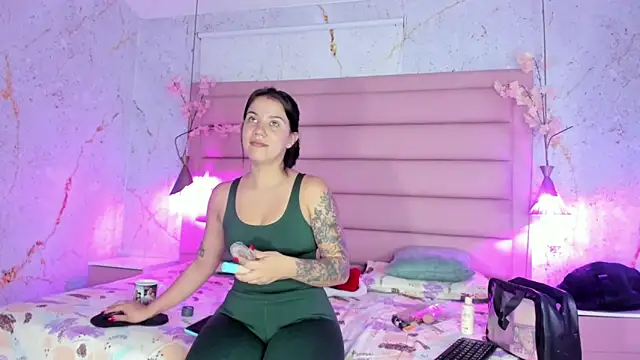 MelaniieRoux online show from 24, 11, 2025