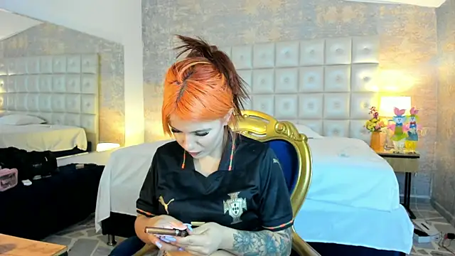 Snapshot of MelaniieRoux chatting on 8, 6, 2026 MelaniieRoux online show from 8, 6, 2026