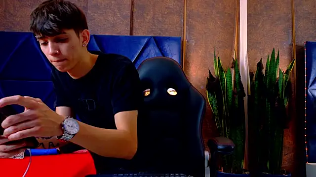 Lion Foster01 online show from 21, 10, 2025